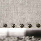 Canapé Bule rembourré en tissu gris clair de style transitoire avec garniture cloutée et coussins par Furniture of America