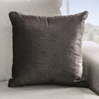 Canapé Bule rembourré en tissu gris clair de style transitoire avec garniture cloutée et coussins par Furniture of America