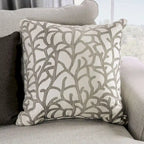 Canapé Bule rembourré en tissu gris clair de style transitoire avec garniture cloutée et coussins par Furniture of America